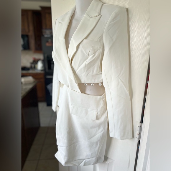 Lavish Alice Cut Out Detail Blazer Dress with Pearl Trim SZ 8 NWT - Picture 8 of 15